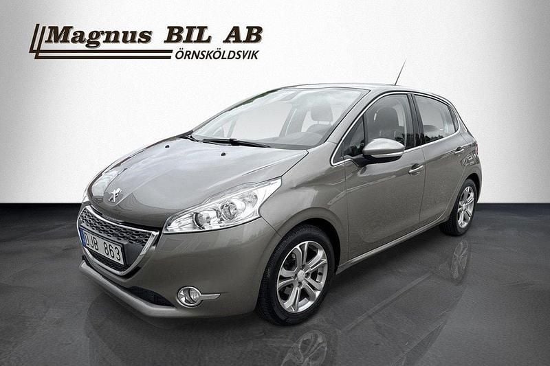 Ljusgrå Begagnad 2012 Peugeot 208 Halvkombi | 69 900 kr (Marknadspris) - Bild 1/4