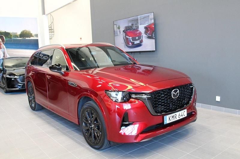 Röd Begagnad 2024 Mazda CX-80 Homura-Line SUV | 579 900 kr (Marknadspris) - Bild 1/4