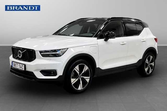 Vit Begagnad 2022 Volvo XC40 R-Design SUV | 349 900 kr (Marknadspris) - Bild 1/4