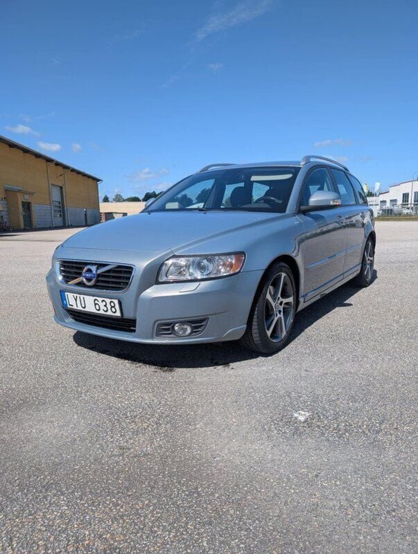 Blå Begagnad 2012 Volvo V50 Momentum Kombi | 69 000 kr (Marknadspris) - Bild 1/4