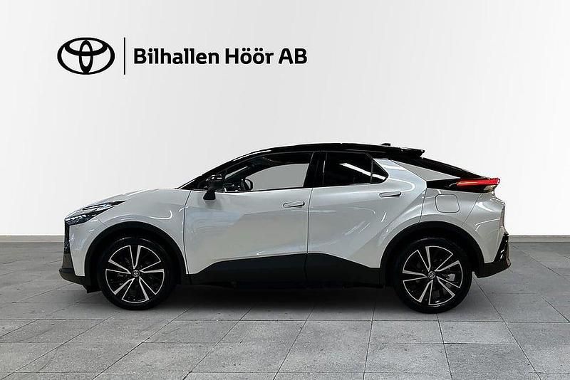 Begagnad Toyota C-HR Executive 151 HK (111 kW) 2024 Vit SUV