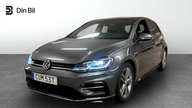 Mörkgrå (indium grey metallic) Begagnad 2020 VW Golf VII Highline Sedan | 199 900 kr (Marknadspris) - Bild 1/4