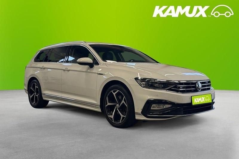 Vit Begagnad 2020 VW Passat R-line Kombi | 204 800 kr (Marknadspris) - Bild 1/4