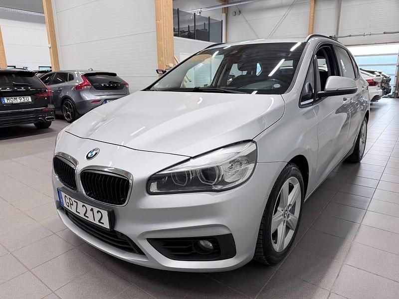 Begagnad BMW 218 Active Tourer Advantage 136 HK (100 kW) 2017 Silver Minibuss