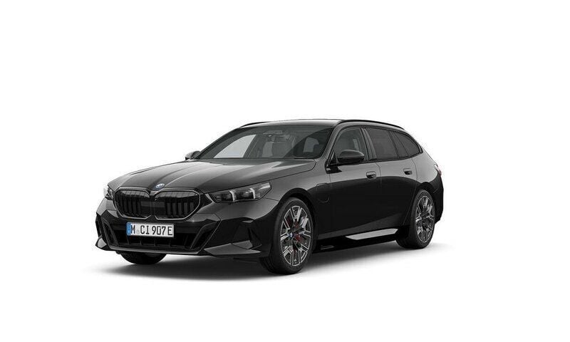 Black sapphire metallic Ny 2025 BMW 530e M Sport Kombi | 824 500 kr (Dyr) - Bild 1/4