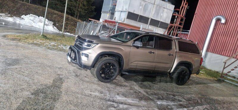 Brun Begagnad 2023 VW Amarok Pickup | 773 000 kr - Bild 1/4