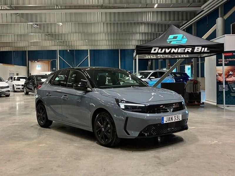 Grå Begagnad 2023 Opel Corsa Halvkombi | 209 900 kr (Marknadspris) - Bild 1/4