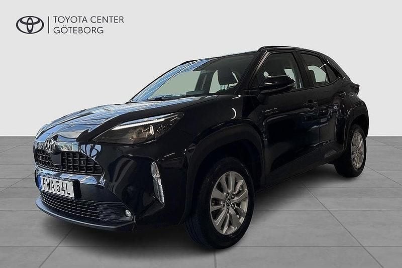 Svart Begagnad 2024 Toyota Yaris Cross Active SUV | 279 900 kr (Marknadspris) - Bild 1/4