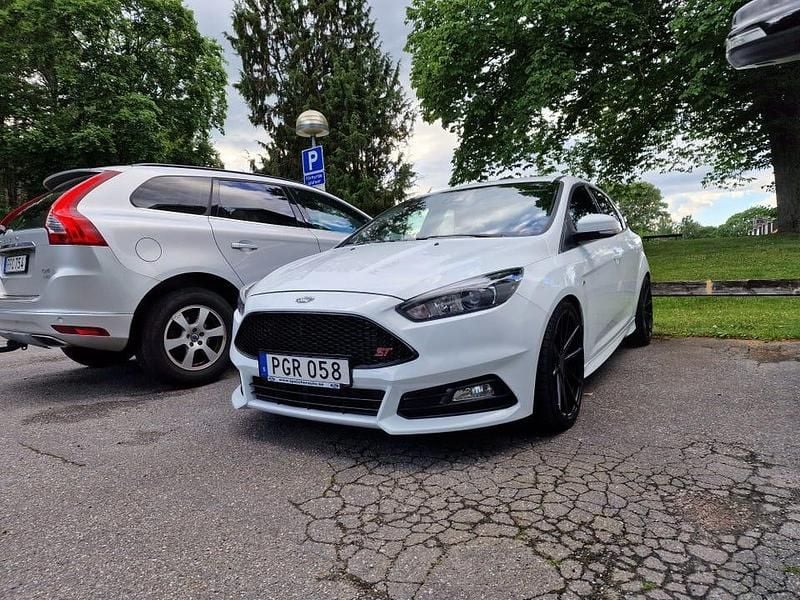 Begagnad Ford Focus 182 HK (133 kW) 2017 Vit