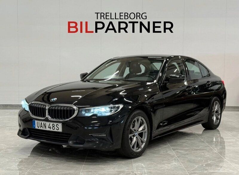 Svart Begagnad 2019 BMW 320 Sport Line Sedan | 209 900 kr (Marknadspris) - Bild 1/4