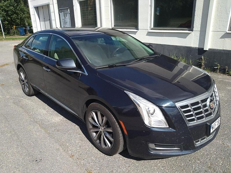 Blå Begagnad 2014 Cadillac XTS Sedan | 149 000 kr - Bild 1/4