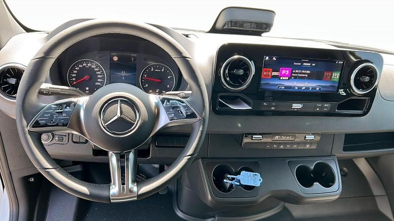 Begagnad Mercedes Sprinter 170 HK (125 kW) 2025 Van