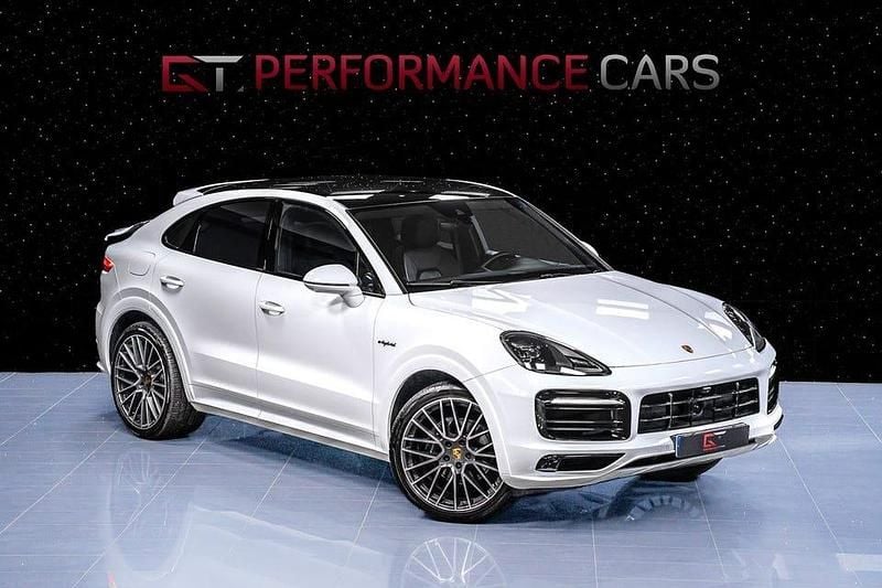 Carrara white metallic Begagnad 2023 Porsche Cayenne SUV | 919 900 kr (Marknadspris) - Bild 1/4