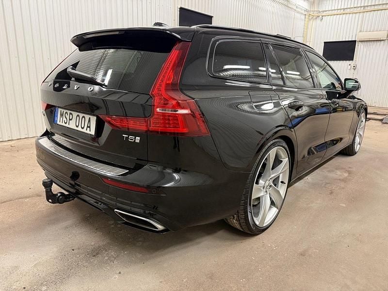 Begagnad Volvo V60 R-Design 250 HK (183 kW) 2019 Svart Kombi