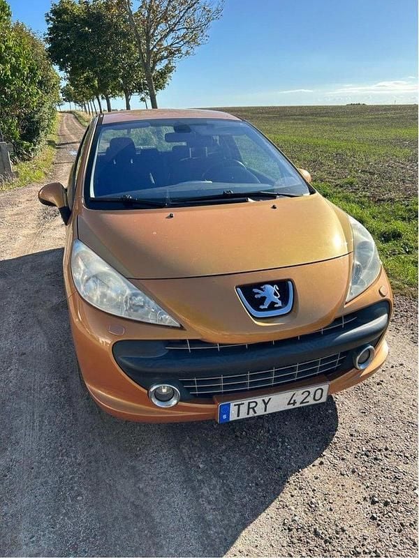 Gul Begagnad 2006 Peugeot 207 Sport Halvkombi | 18 900 kr (Marknadspris) - Bild 1/4