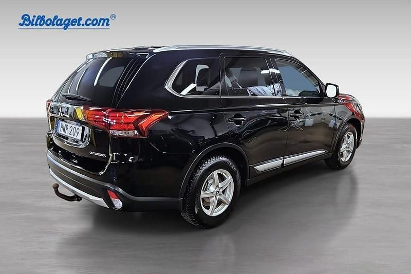 Begagnad Mitsubishi Outlander 151 HK (111 kW) 2016 Svart SUV