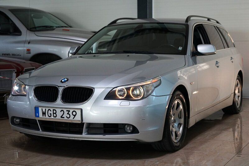 Ljusgrå Begagnad 2004 BMW 525 Kombi | 44 500 kr (Lite dyr) - Bild 1/4