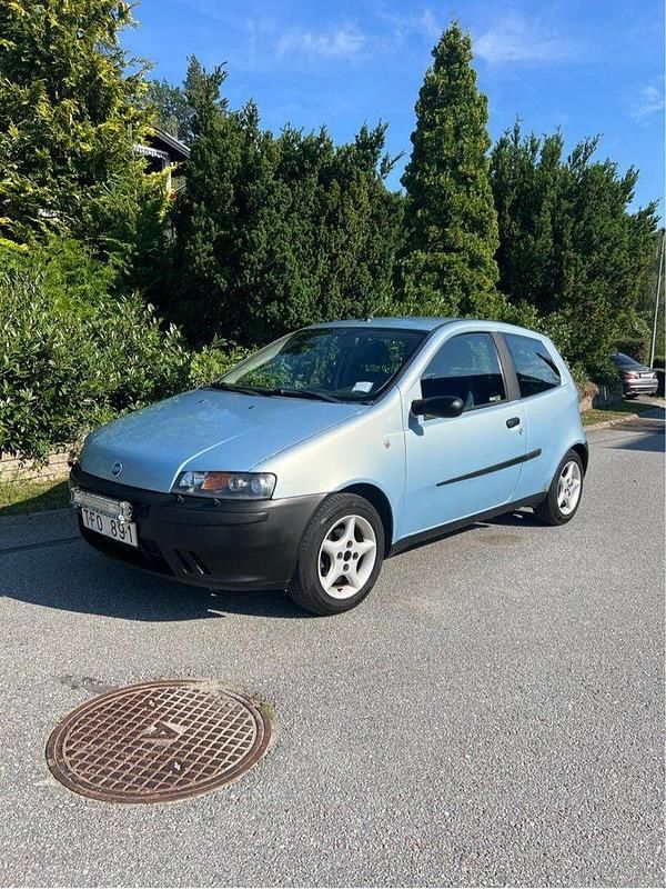 Blå Begagnad 2002 Fiat Punto Halvkombi | 18 500 kr - Bild 1/4
