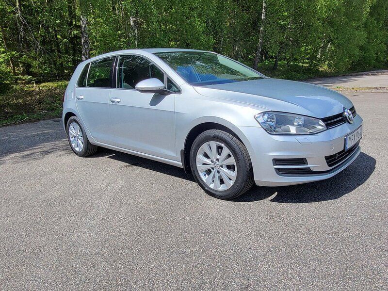 Silver Begagnad 2016 VW Golf VII Halvkombi | 134 000 kr (Marknadspris) - Bild 1/4