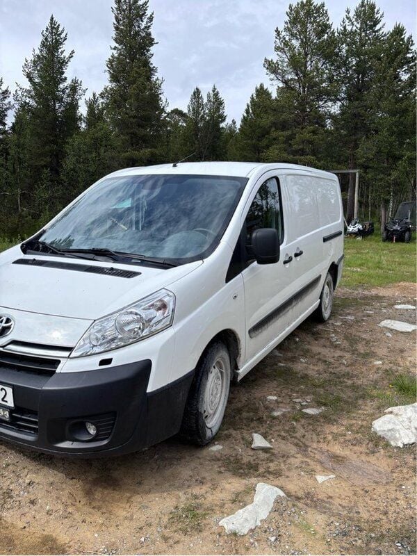Vit Begagnad 2015 Toyota Proace Van | 75 000 kr (Bra pris) - Bild 1/3