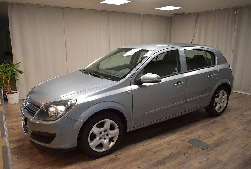 Begagnad Opel Astra 105 HK (77 kW) 2006 Grå Halvkombi