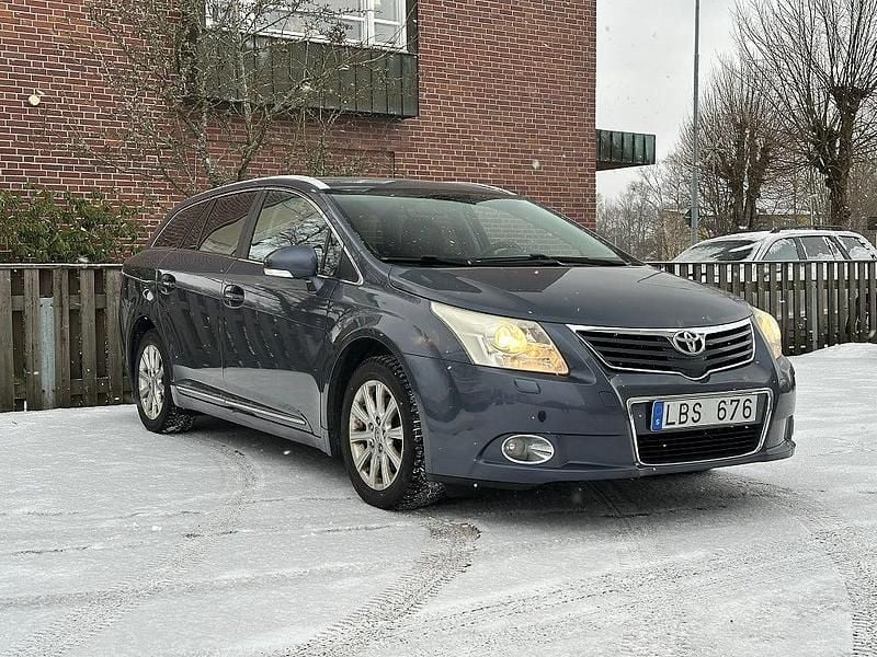 Begagnad Toyota Avensis Business Edition 152 HK (111 kW) 2010 Blå Kombi