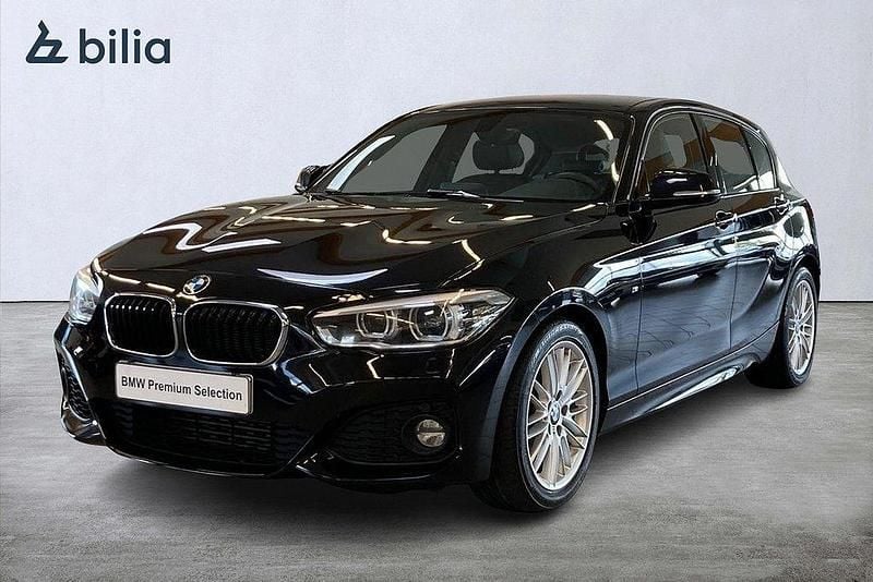Svart Begagnad 2019 BMW 118 M Sport Halvkombi | 159 000 kr (Bra pris) - Bild 1/4