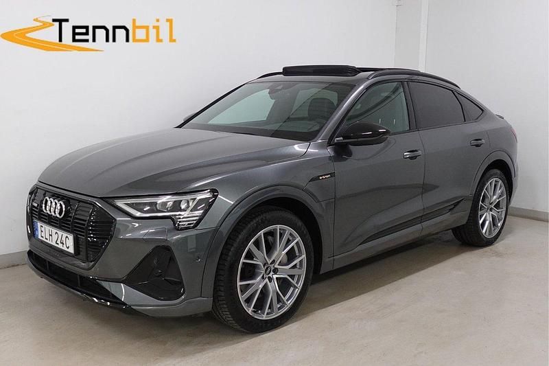 Grå Begagnad 2021 Audi e-tron Sportback S-Line SUV | 509 900 kr (Bra pris) - Bild 1/4