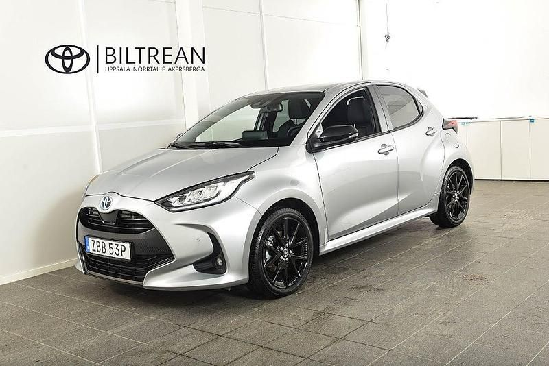 Begagnad Toyota Yaris 2024 Silver Halvkombi