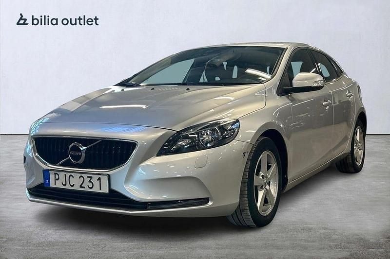 Silver Begagnad 2017 Volvo V40 Business Edition Halvkombi | 139 900 kr (Bra pris) - Bild 1/3
