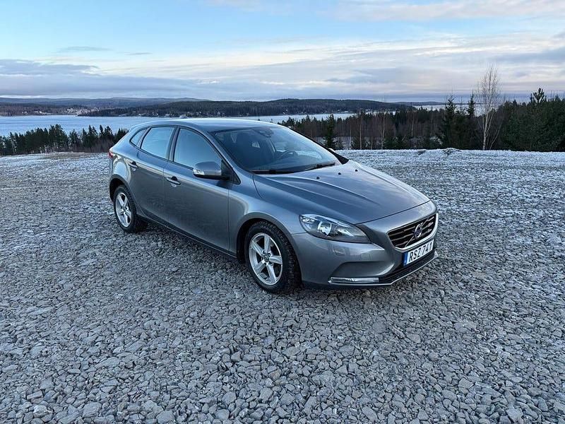 Begagnad 2016 Volvo V40 Halvkombi | 130 000 kr (Bra pris) - Bild 1/4