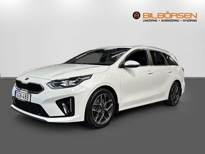 Vit Begagnad 2019 Kia Ceed Sportswagon GT-Line Kombi | 209 900 kr (Marknadspris) - Bild 1/4