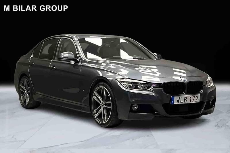 Grå Begagnad 2018 BMW 330e Sedan | 345 000 kr - Bild 1/1