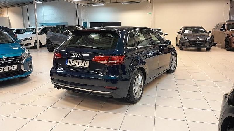 Begagnad Audi A3 Sportback Proline 184 HK (135 kW) 2019 Blå Halvkombi