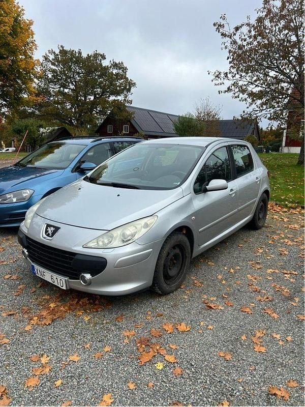 Grå Begagnad 2006 Peugeot 307 Halvkombi | 15 000 kr (Bra pris) - Bild 1/4