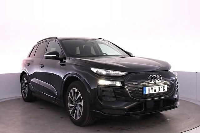 Svart Begagnad 2025 Audi Q6 e-tron Proline SUV | 649 000 kr (Superpris) - Bild 1/4