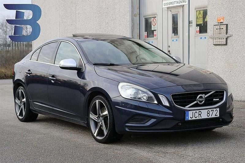 Blå metallic Begagnad 2013 Volvo S60 R-Design Sedan | 139 900 kr (Bra pris) - Bild 1/4