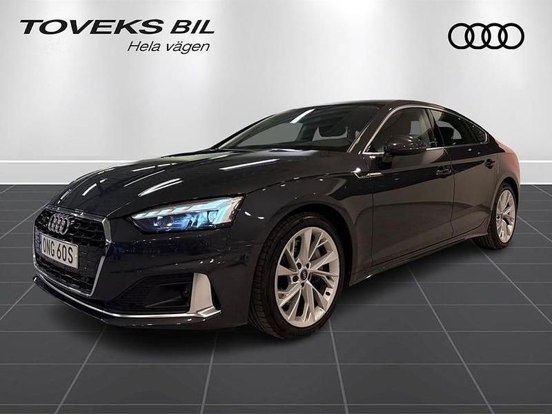 Grå Begagnad 2022 Audi A5 Sportback Advanced Halvkombi | 389 000 kr (Lite dyr) - Bild 1/4