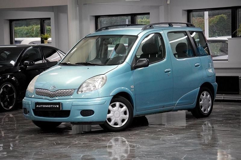 Grön Begagnad 2005 Toyota Yaris Verso Minibuss | 34 900 kr (Superpris) - Bild 1/4