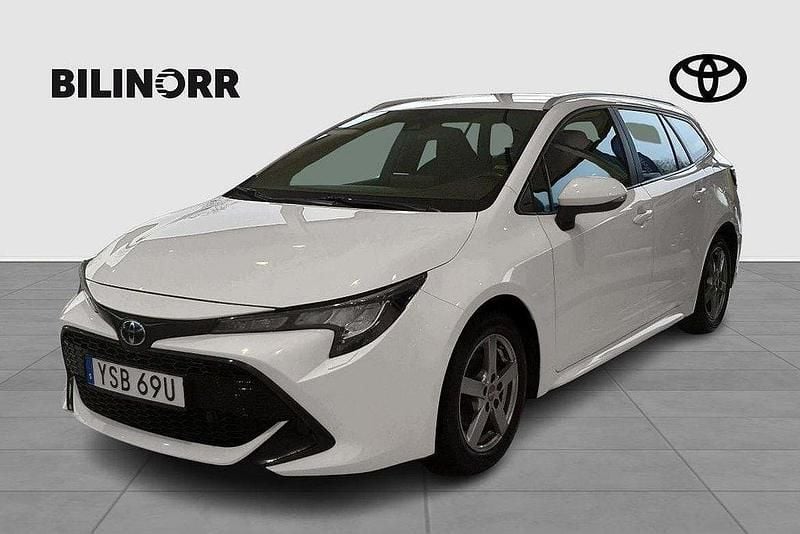 Vit Begagnad 2022 Toyota Corolla Active Kombi | 244 900 kr (Marknadspris) - Bild 1/4