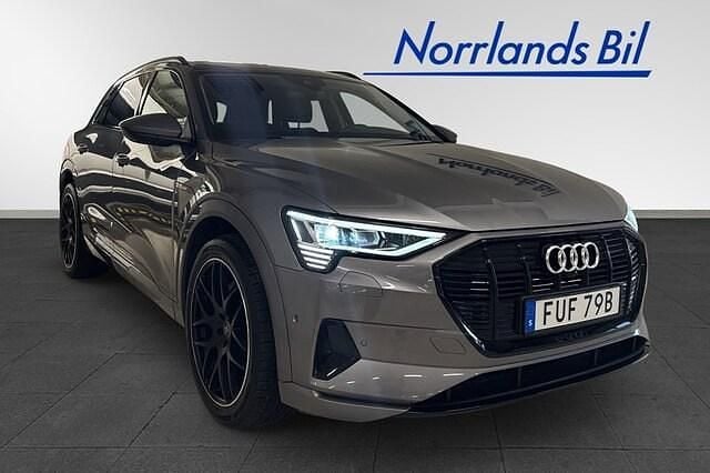 Tyfongrå metallic Begagnad 2021 Audi e-tron Proline SUV | 399 000 kr (Marknadspris) - Bild 1/4