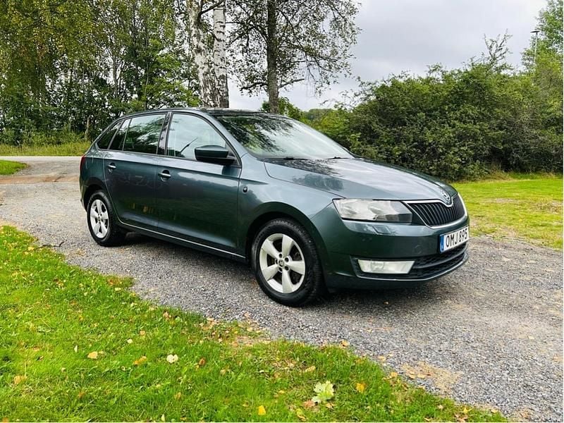 Grå Begagnad 2015 Skoda Rapid Halvkombi | 49 500 kr (Bra pris) - Bild 1/4
