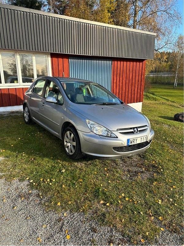 Grå Begagnad 2005 Peugeot 307 Halvkombi | 17 000 kr (Bra pris) - Bild 1/4