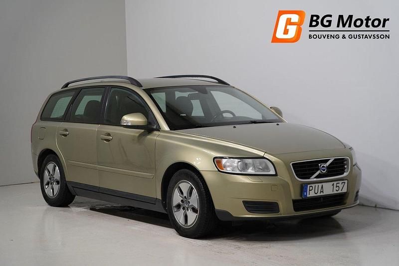 Grön Begagnad 2010 Volvo V50 Kinetic Kombi | 59 500 kr (Lite dyr) - Bild 1/4