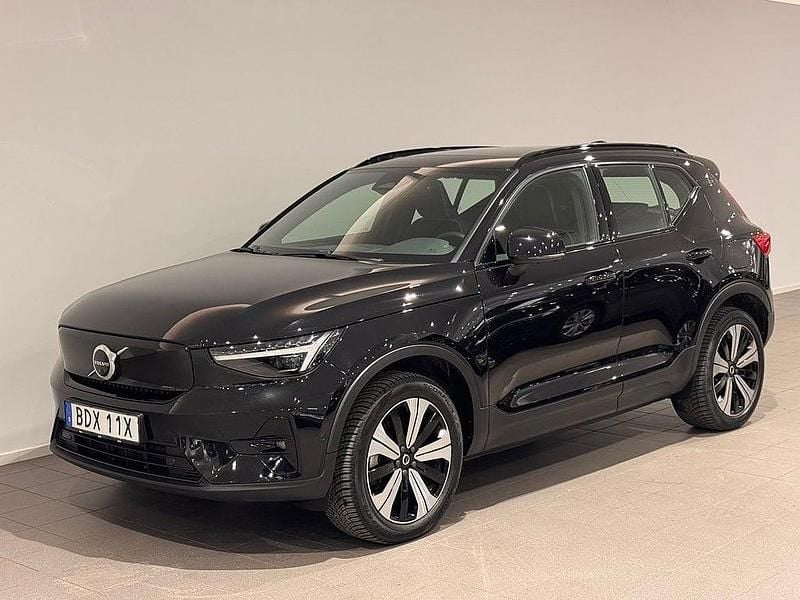 Svart Begagnad 2022 Volvo XC40 Ultimate SUV | 384 500 kr - Bild 1/4