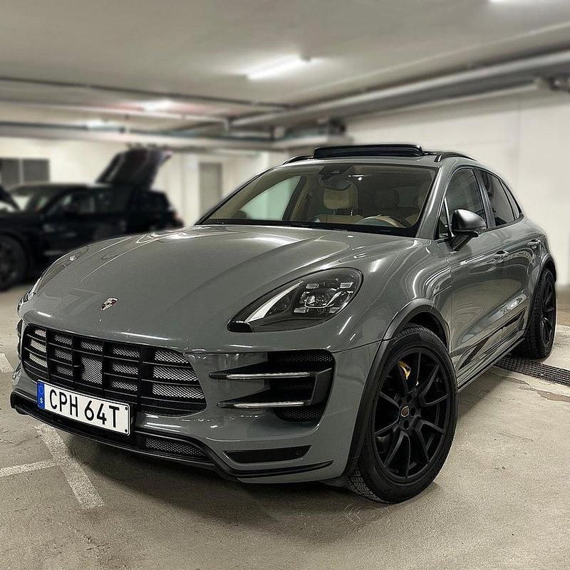 Grå Begagnad 2016 Porsche Macan Turbo SUV | 275 000 kr (Superpris) - Bild 1/4