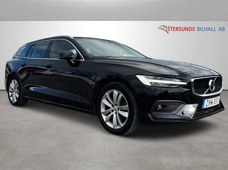 Svart Begagnad 2019 Volvo V60 Momentum Kombi | 194 900 kr (Marknadspris) - Bild 1/4