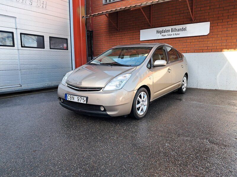 Ljusbrun Begagnad 2006 Toyota Prius Halvkombi | 47 900 kr (Marknadspris) - Bild 1/4
