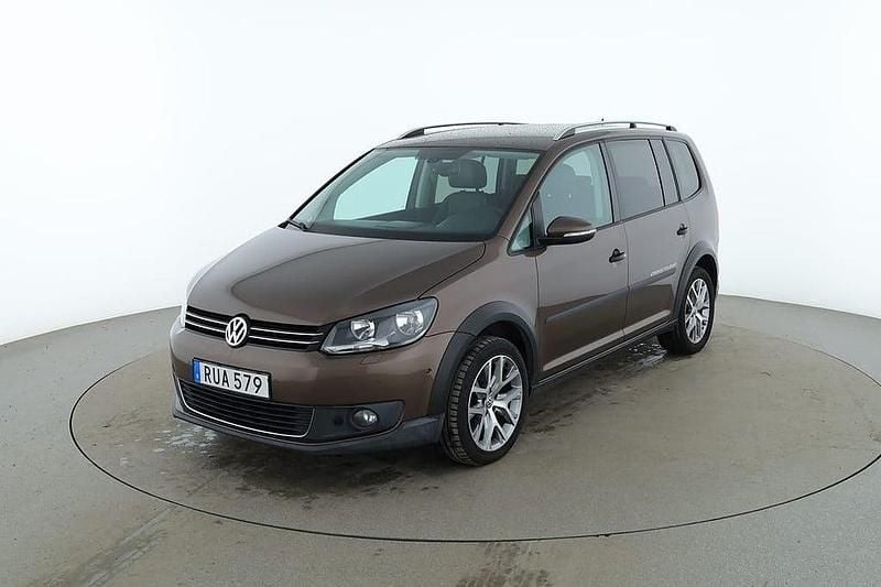 Brun Begagnad 2014 VW Touran Cross Minibuss | 126 000 kr (Marknadspris) - Bild 1/4