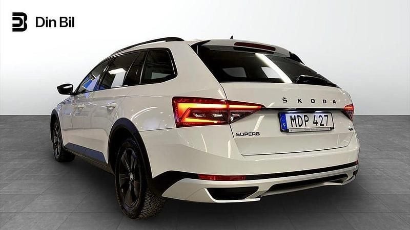 Begagnad Skoda Superb 200 HK (147 kW) 2022 Moon white metallic Kombi